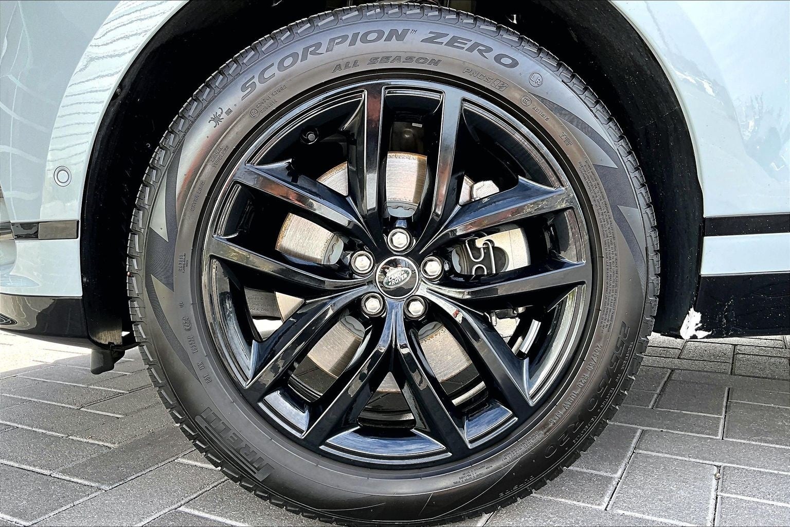 2026 Land Rover Range Rover Velar Dynamic SE