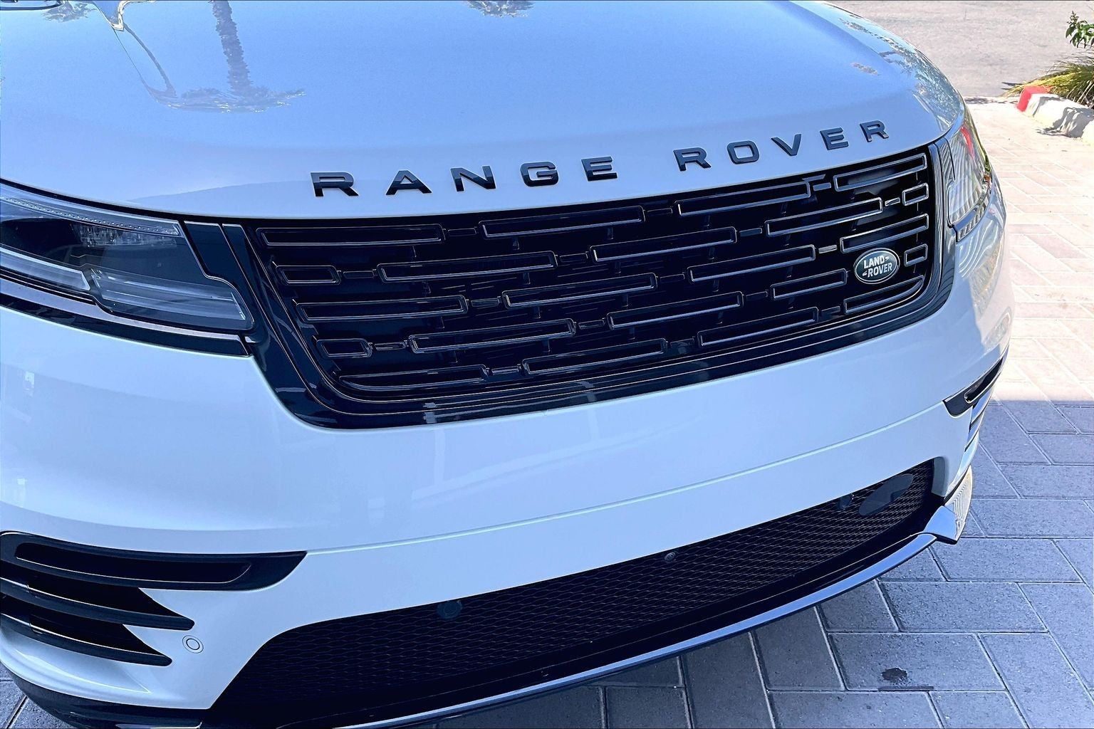 2026 Land Rover Range Rover Velar Dynamic SE