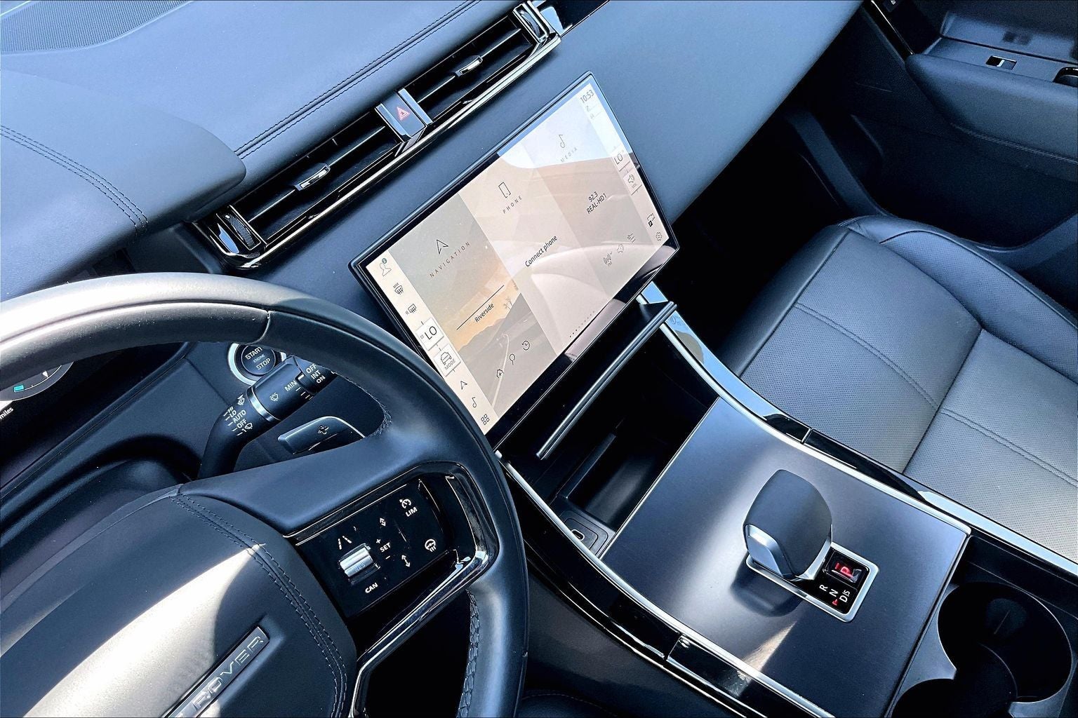 2026 Land Rover Range Rover Velar Dynamic SE