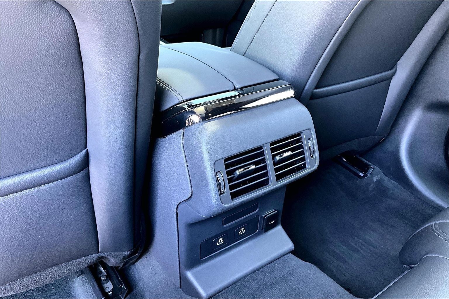 2026 Land Rover Range Rover Velar Dynamic SE