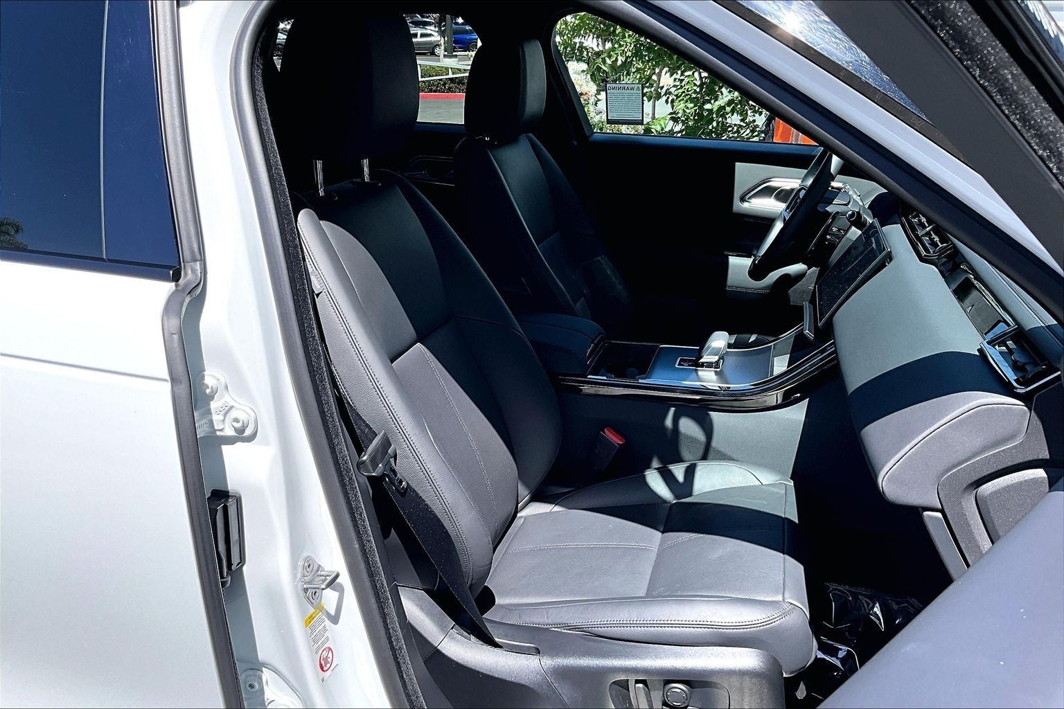 2026 Land Rover Range Rover Velar Dynamic SE