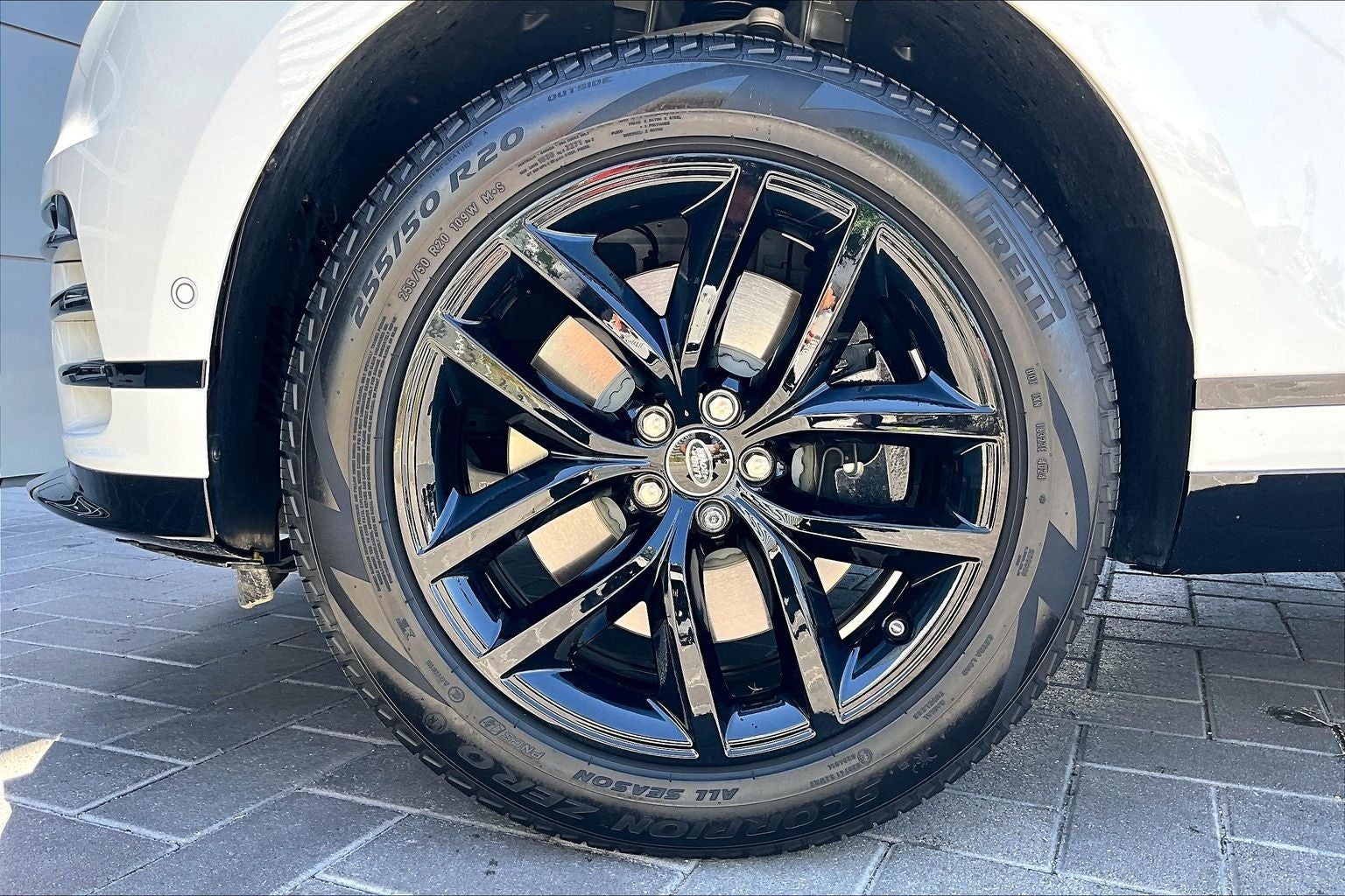 2026 Land Rover Range Rover Velar Dynamic SE