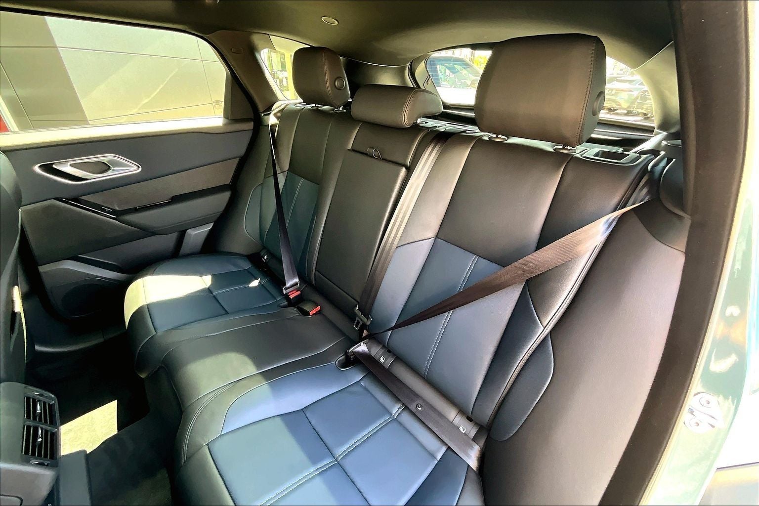 2026 Land Rover Range Rover Velar Dynamic SE