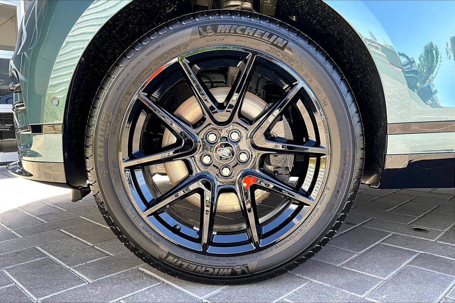 2026 Land Rover Range Rover Velar Dynamic SE