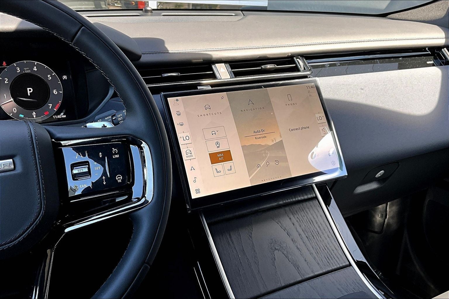 2026 Land Rover Range Rover Velar Dynamic SE