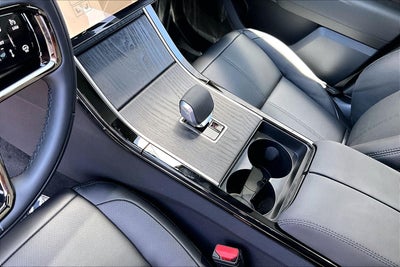 2026 Land Rover Range Rover Velar Dynamic SE