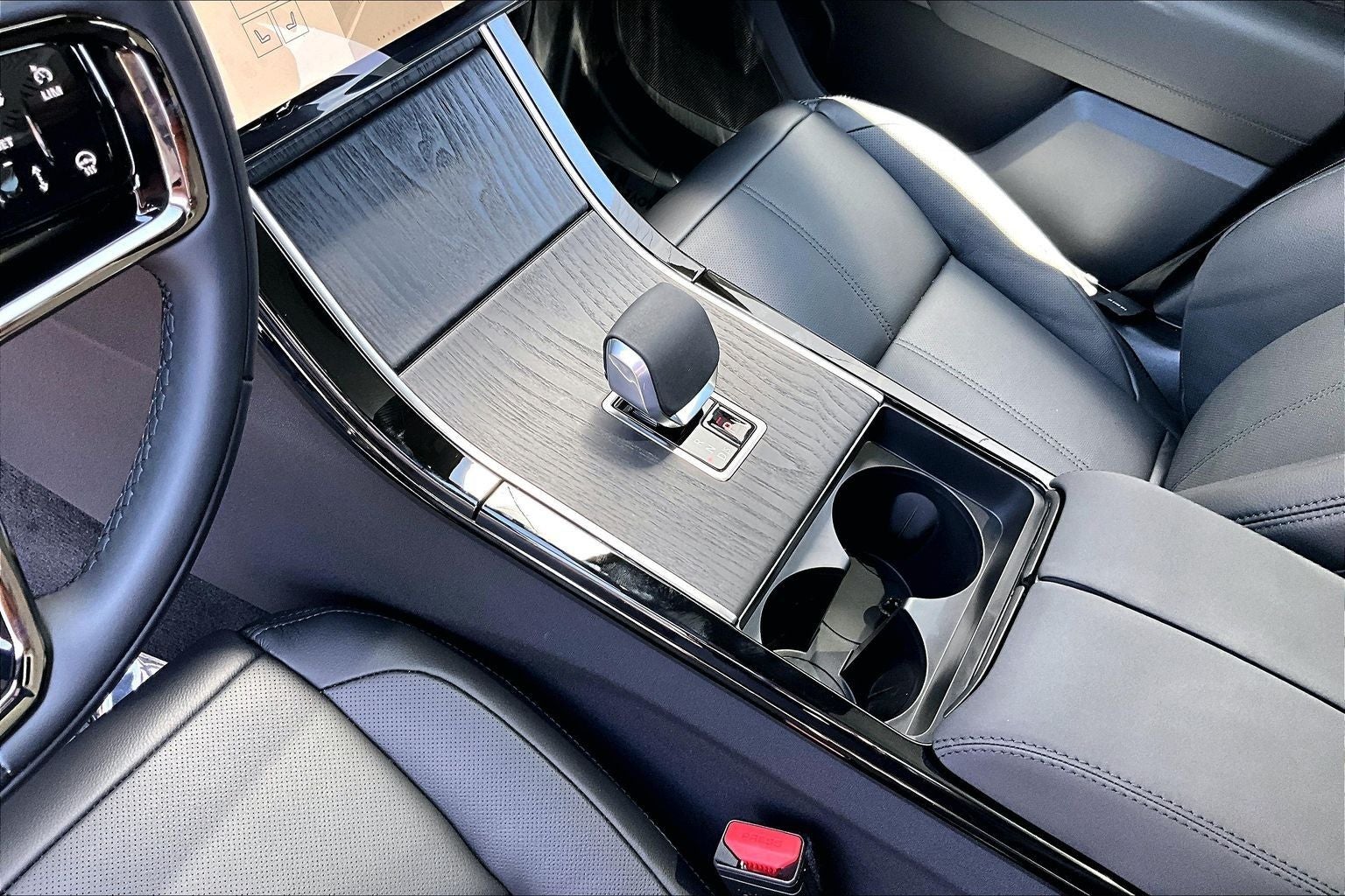 2026 Land Rover Range Rover Velar Dynamic SE