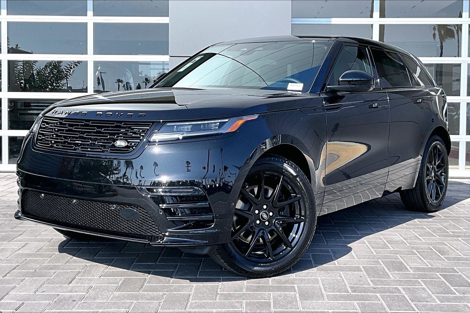 2026 Land Rover Range Rover Velar Dynamic SE
