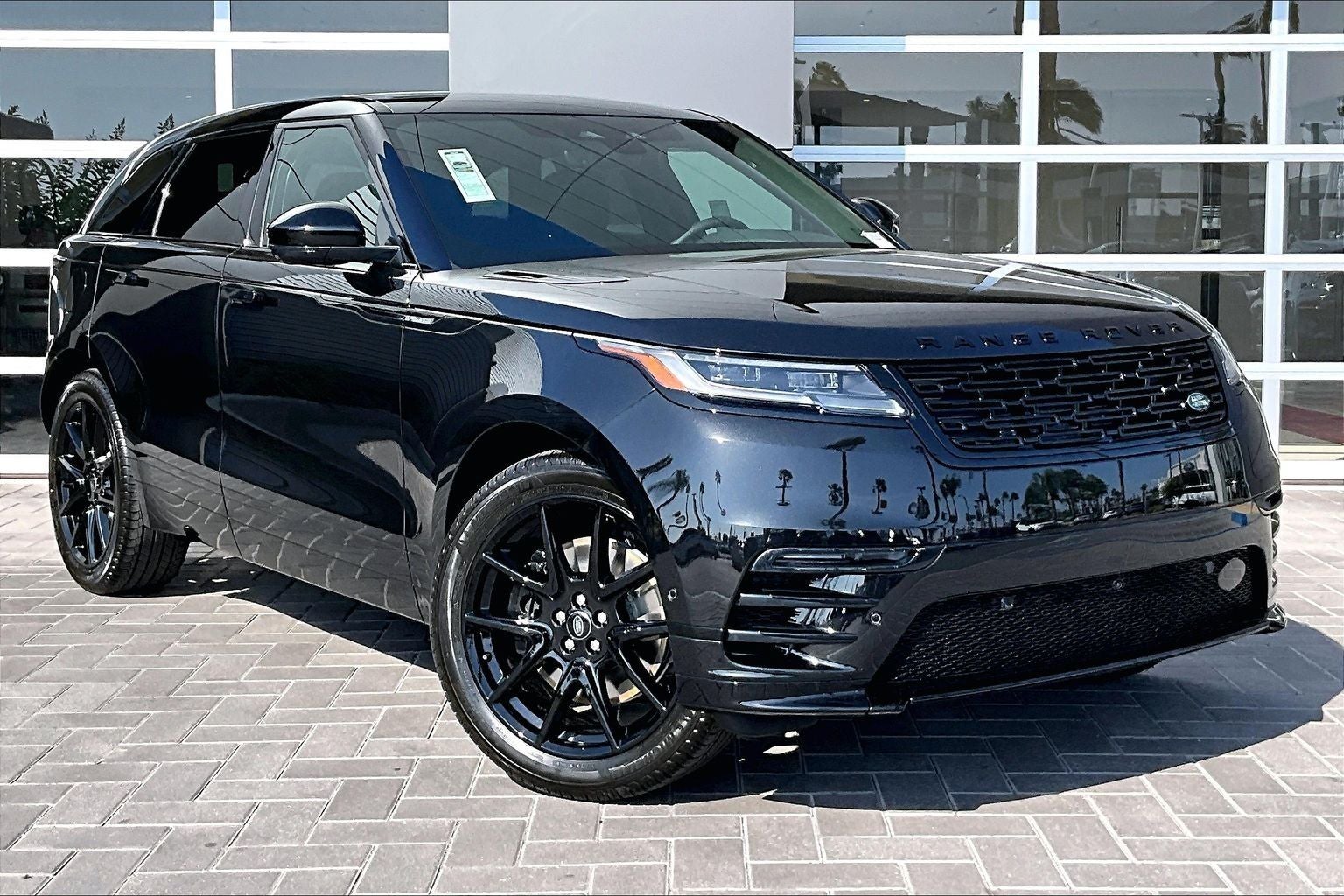 2026 Land Rover Range Rover Velar Dynamic SE