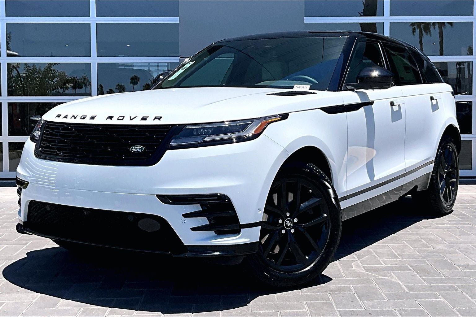 2026 Land Rover Range Rover Velar Dynamic SE