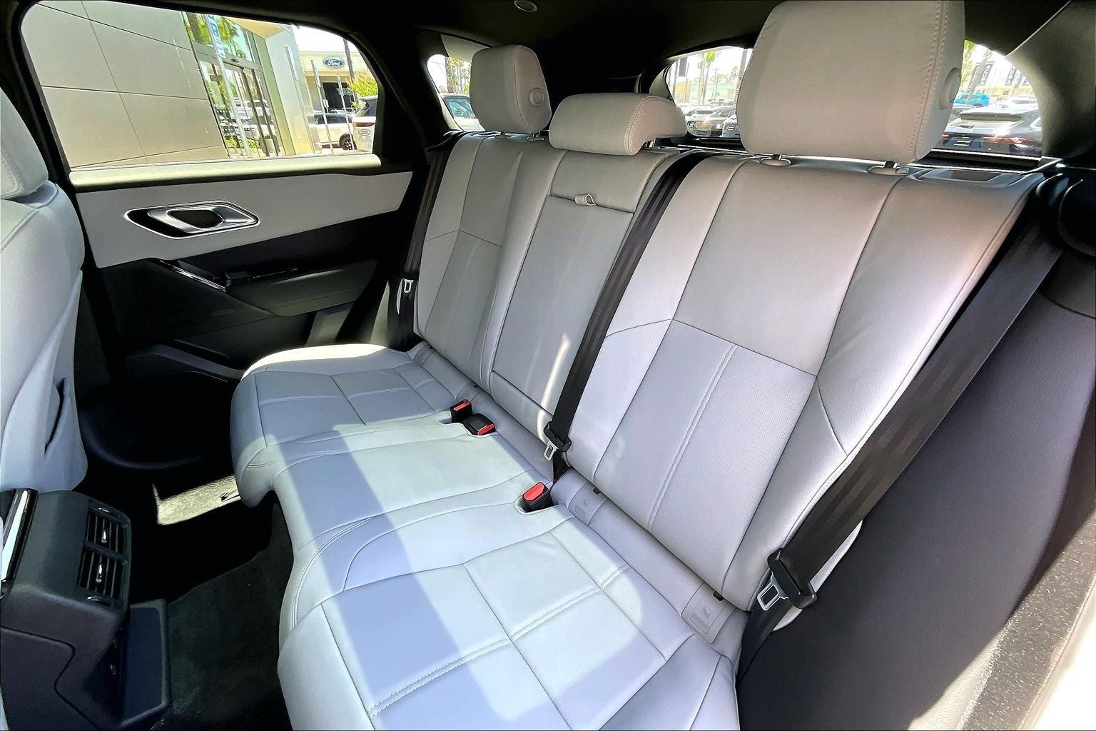 2026 Land Rover Range Rover Velar Dynamic SE
