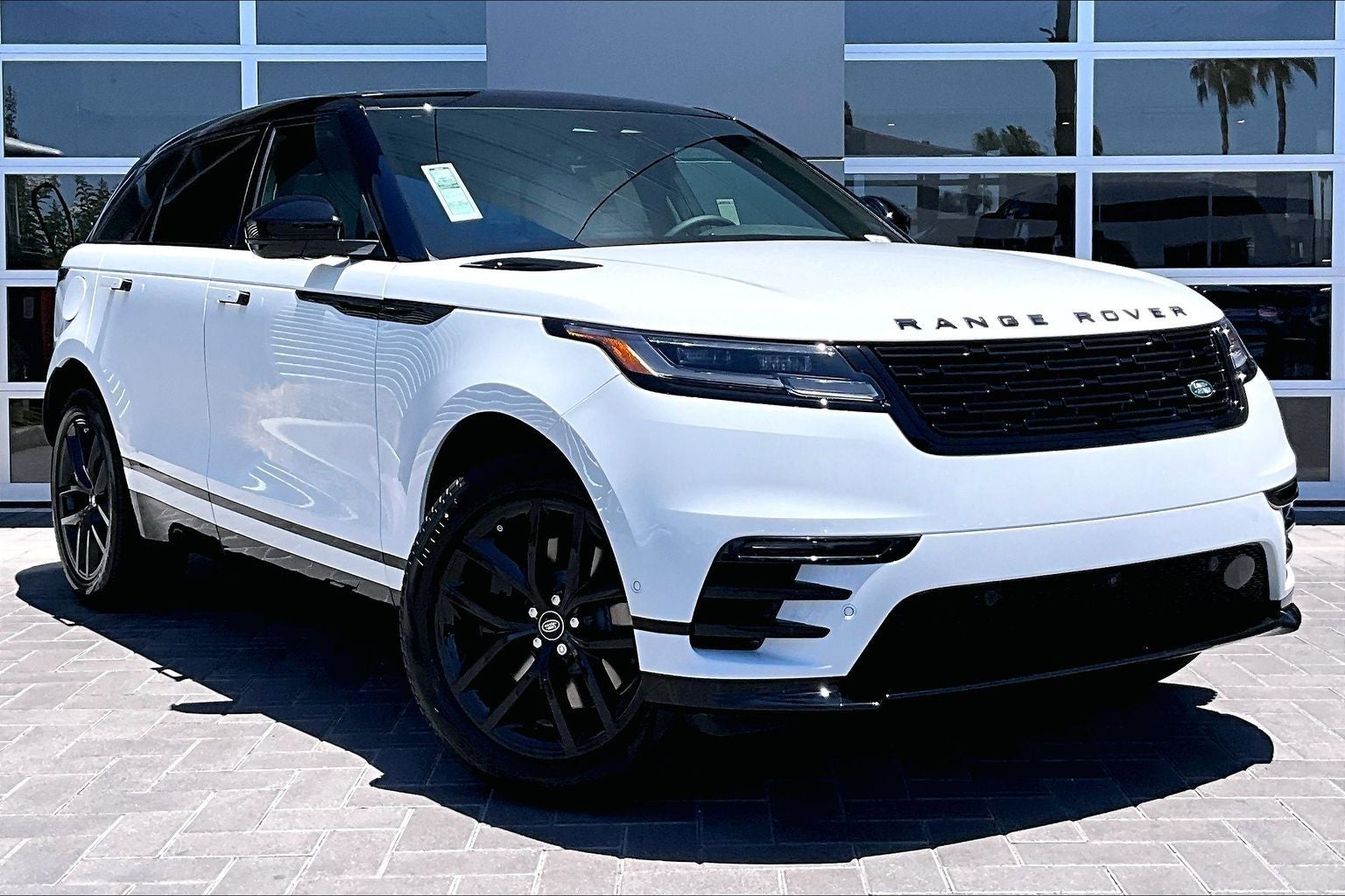 2026 Land Rover Range Rover Velar Dynamic SE