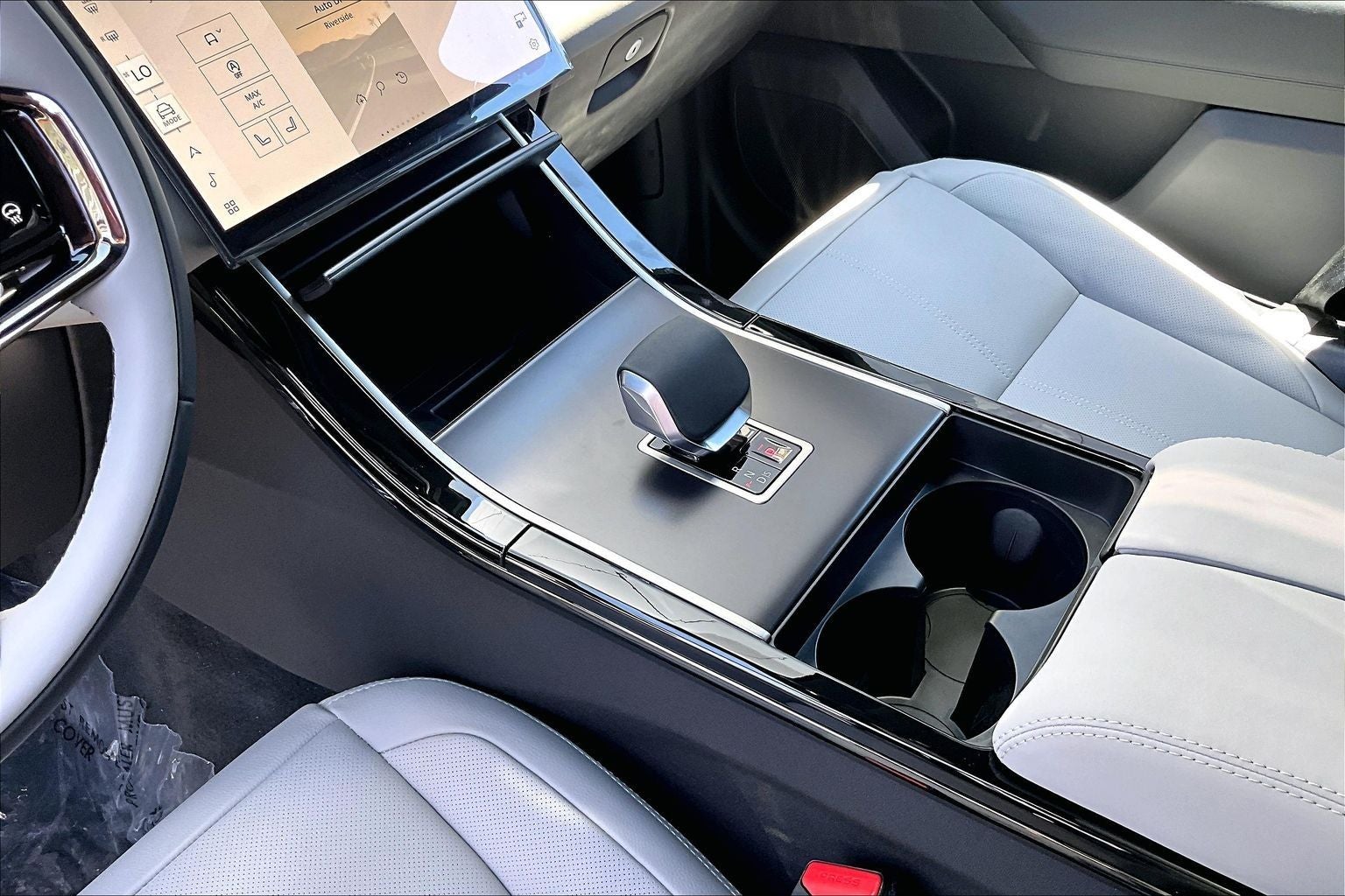 2026 Land Rover Range Rover Velar Dynamic SE