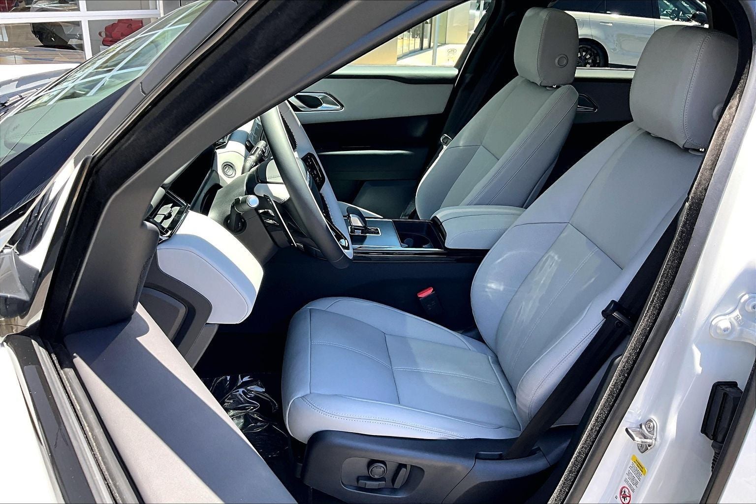 2026 Land Rover Range Rover Velar Dynamic SE
