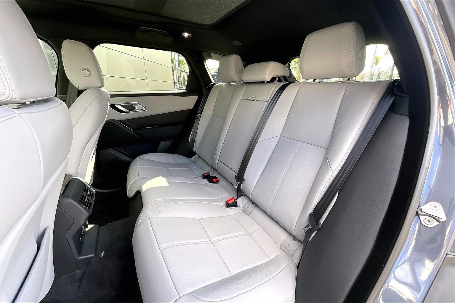 2026 Land Rover Range Rover Velar Dynamic SE