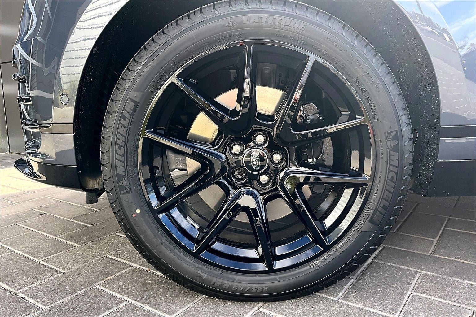 2026 Land Rover Range Rover Velar Dynamic SE