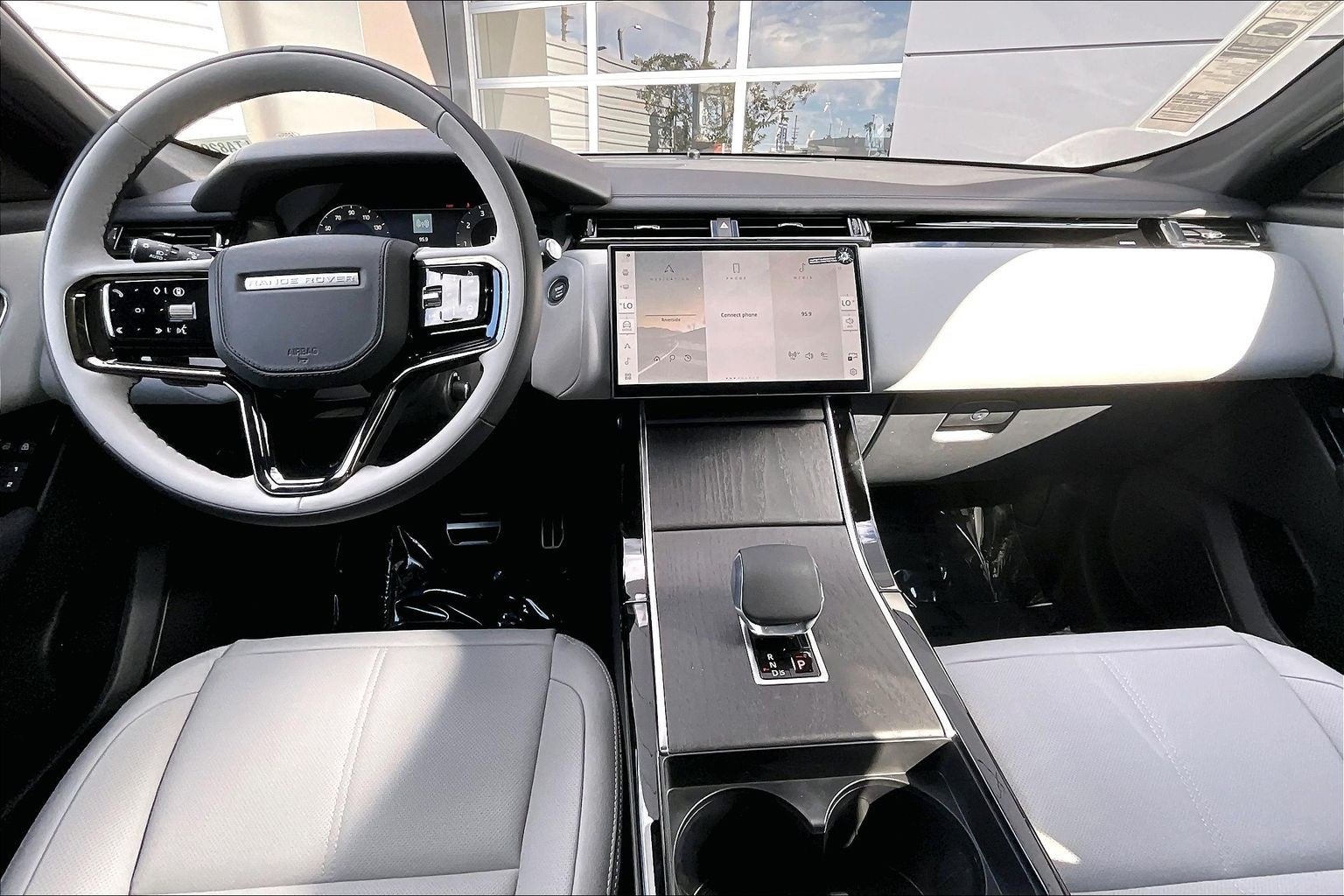 2026 Land Rover Range Rover Velar Dynamic SE