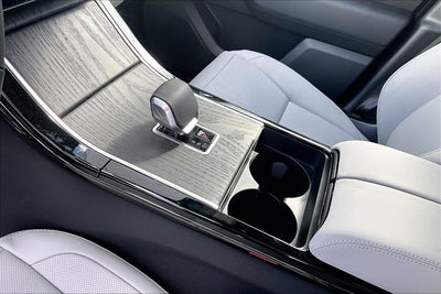 2026 Land Rover Range Rover Velar Dynamic SE