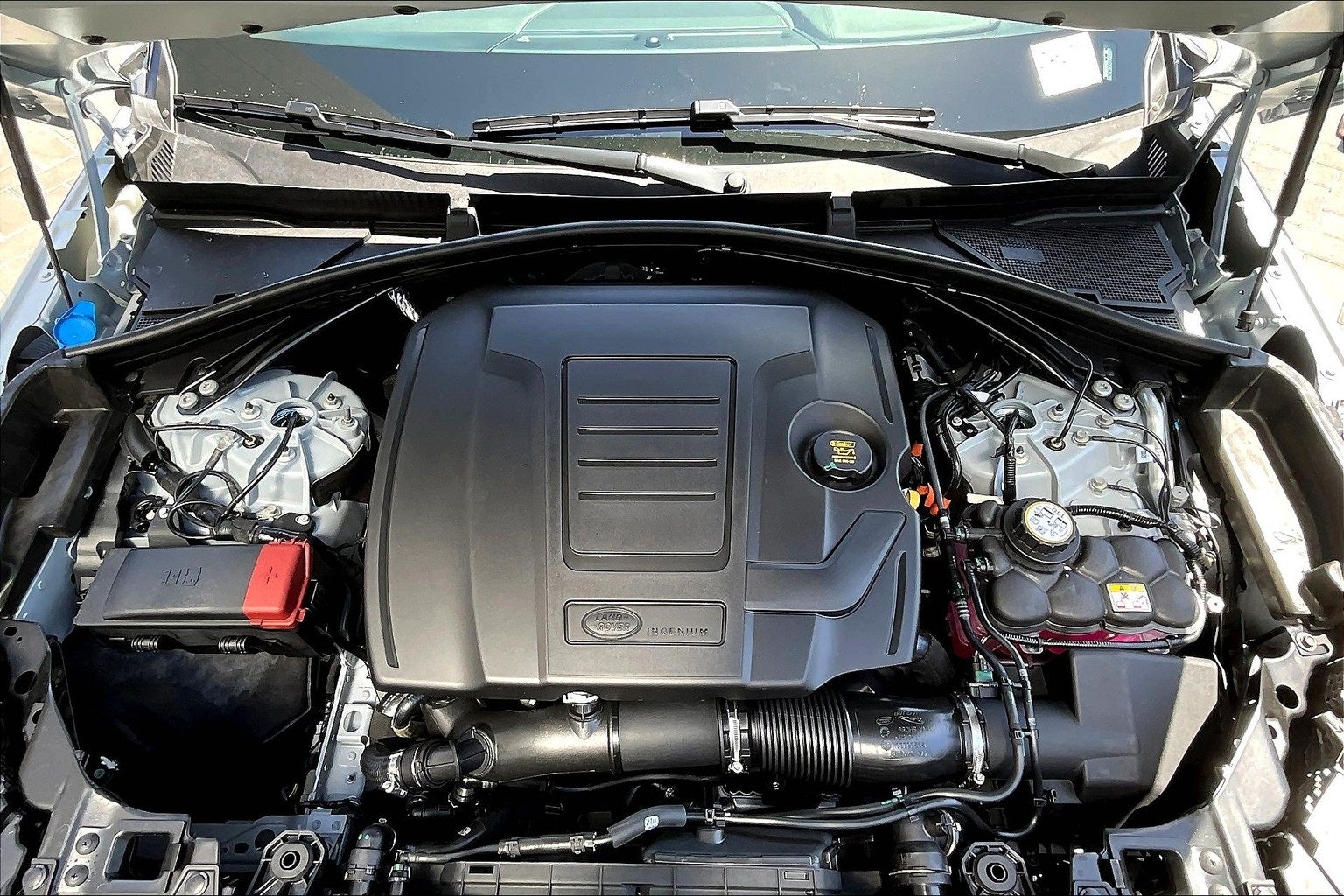 2026 Land Rover Range Rover Velar Dynamic SE