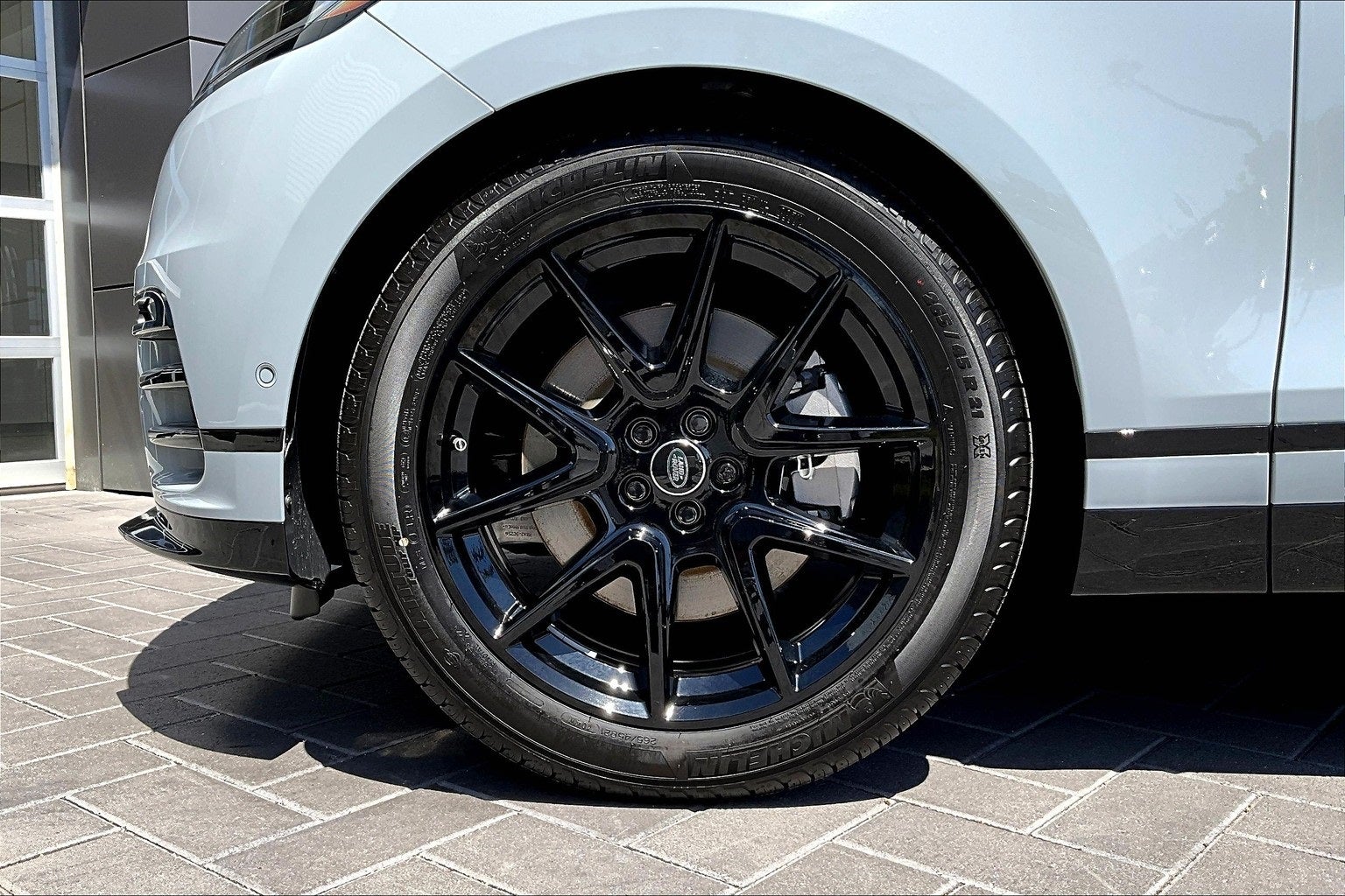 2026 Land Rover Range Rover Velar Dynamic SE