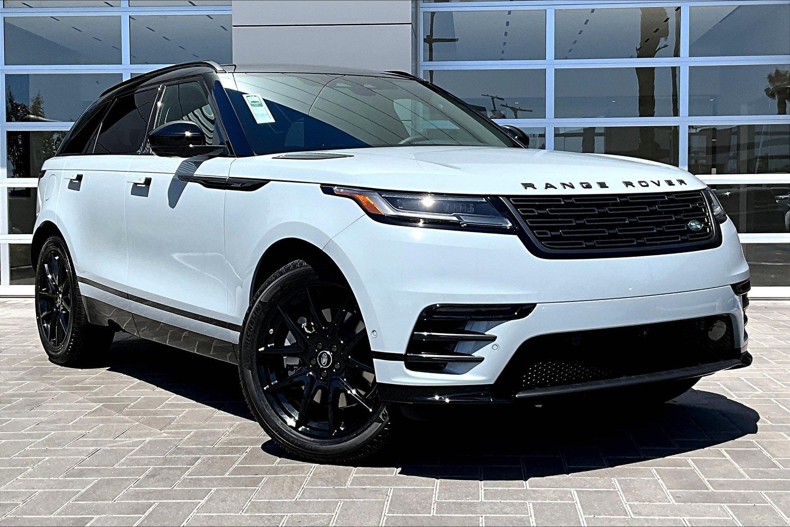 2026 Land Rover Range Rover Velar Dynamic SE