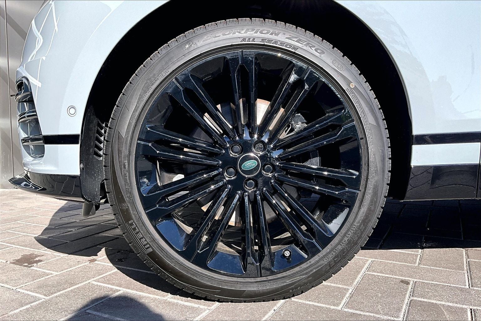 2026 Land Rover Range Rover Velar Dynamic SE