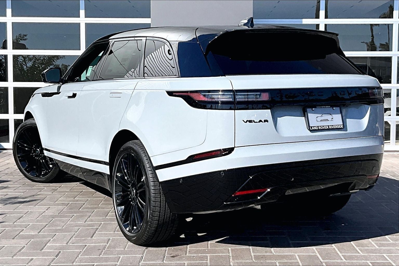 2026 Land Rover Range Rover Velar Dynamic SE