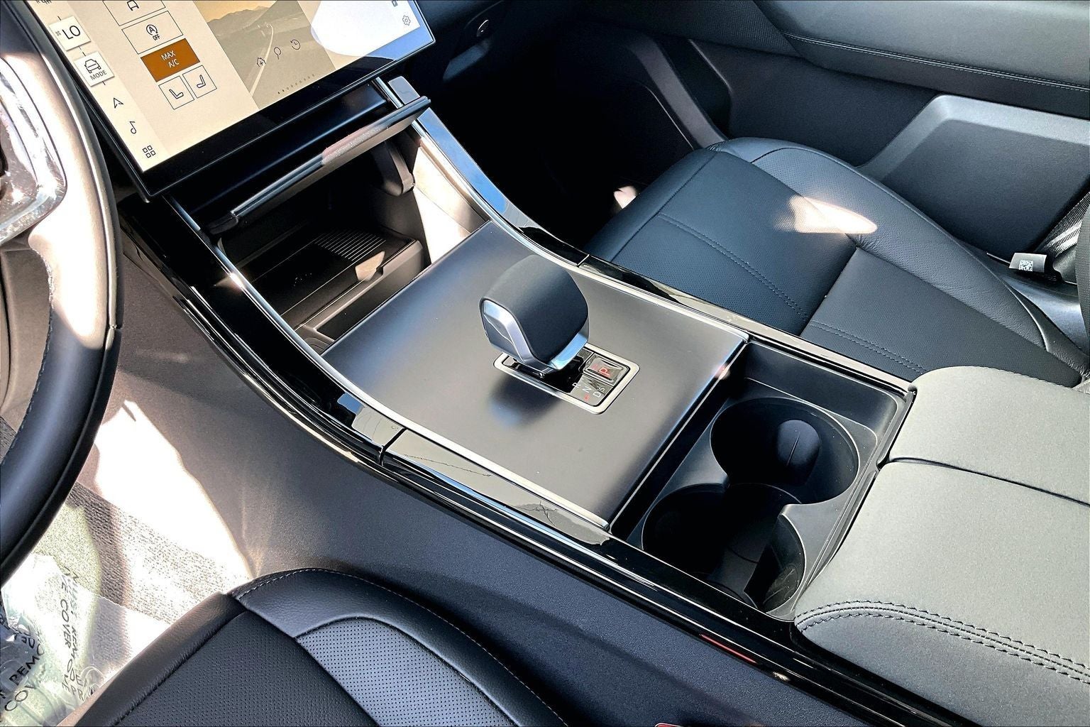 2026 Land Rover Range Rover Velar Dynamic SE