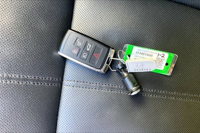 2026 Land Rover Range Rover Velar Dynamic SE