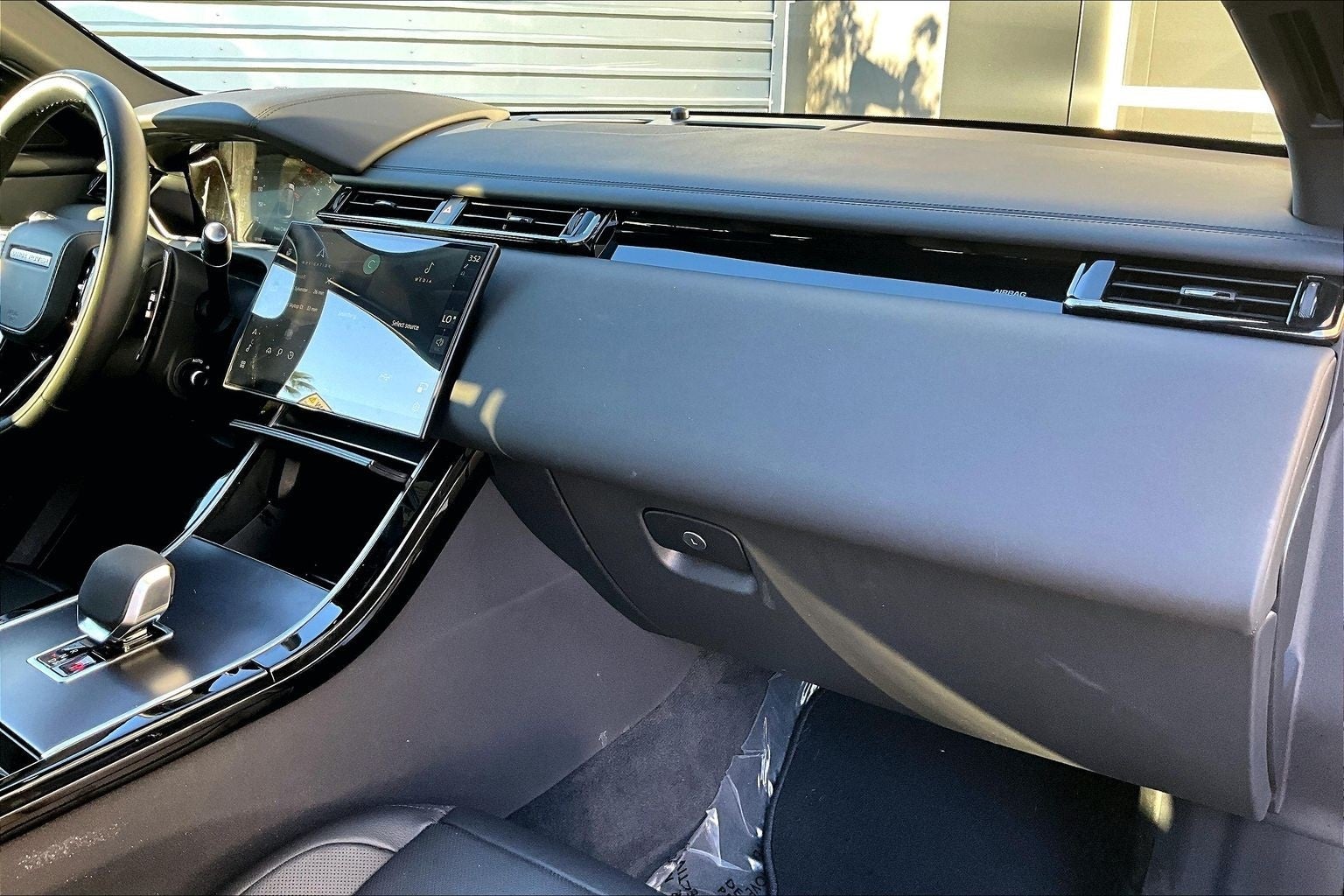 2026 Land Rover Range Rover Velar Dynamic SE