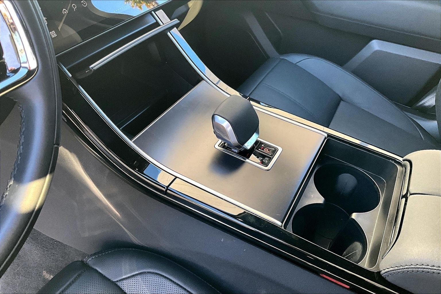 2026 Land Rover Range Rover Velar Dynamic SE