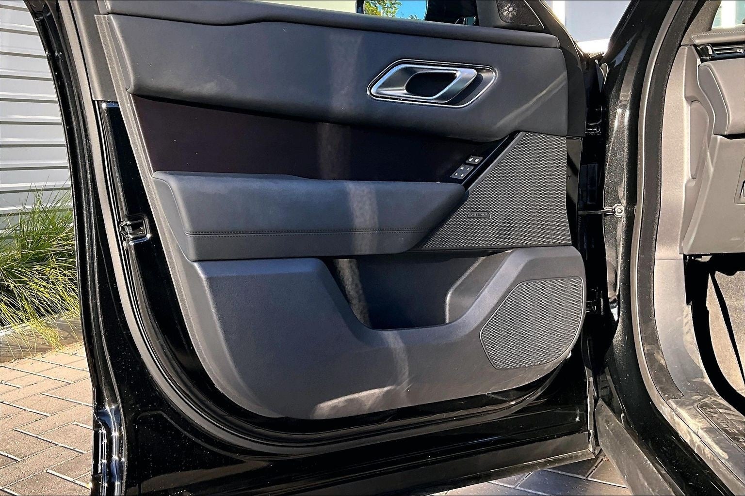 2026 Land Rover Range Rover Velar Dynamic SE