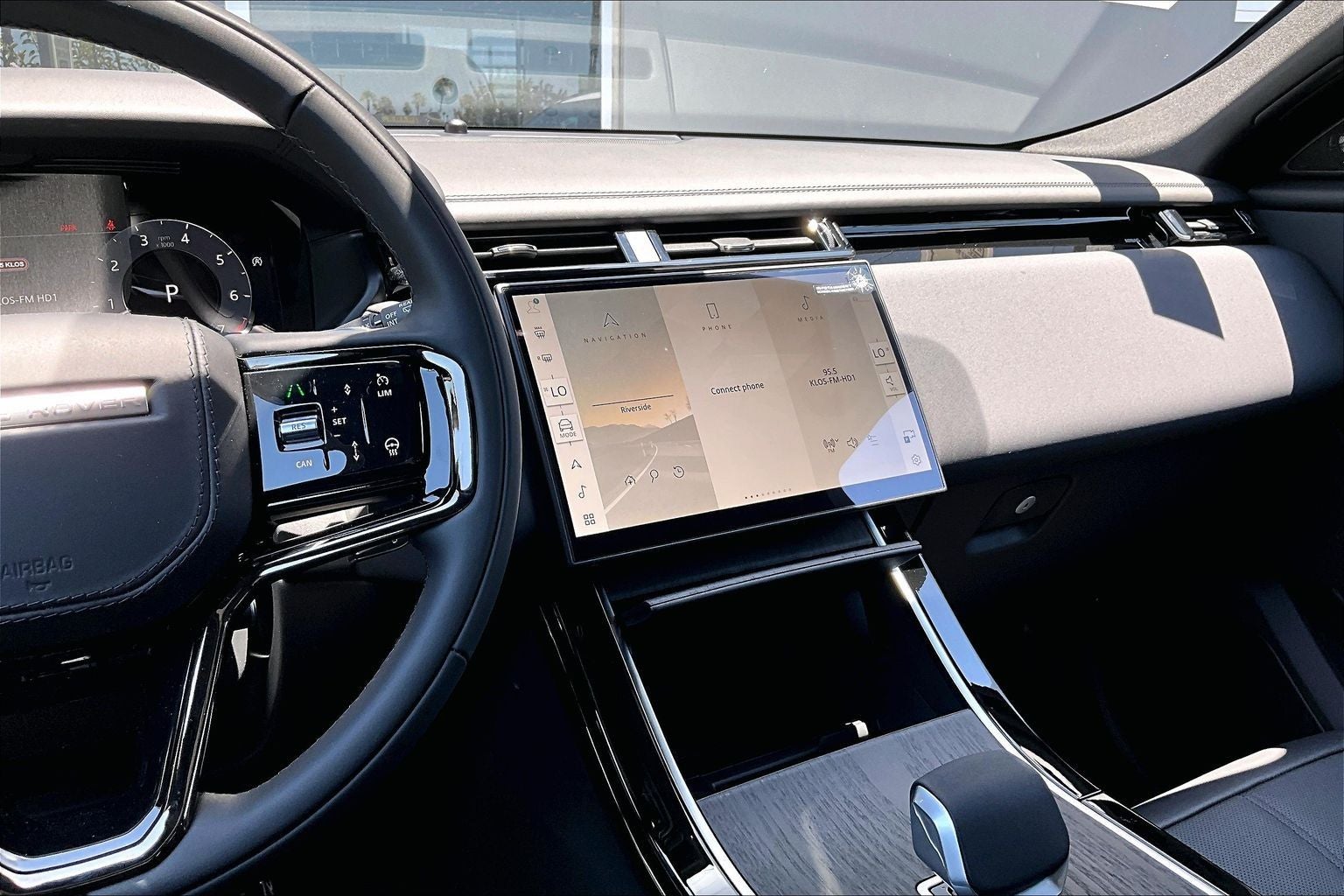 2026 Land Rover Range Rover Velar Dynamic SE