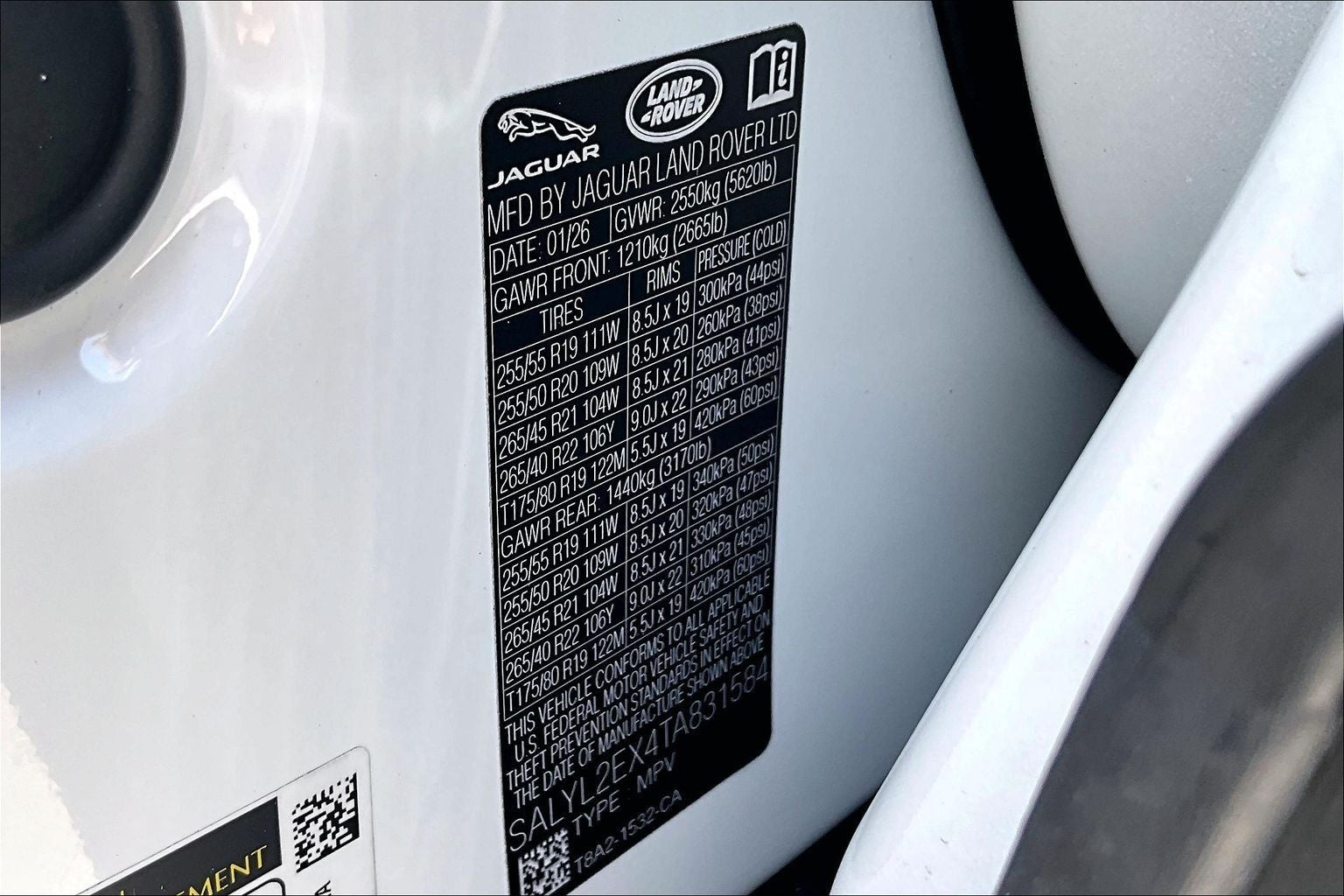 2026 Land Rover Range Rover Velar Dynamic SE