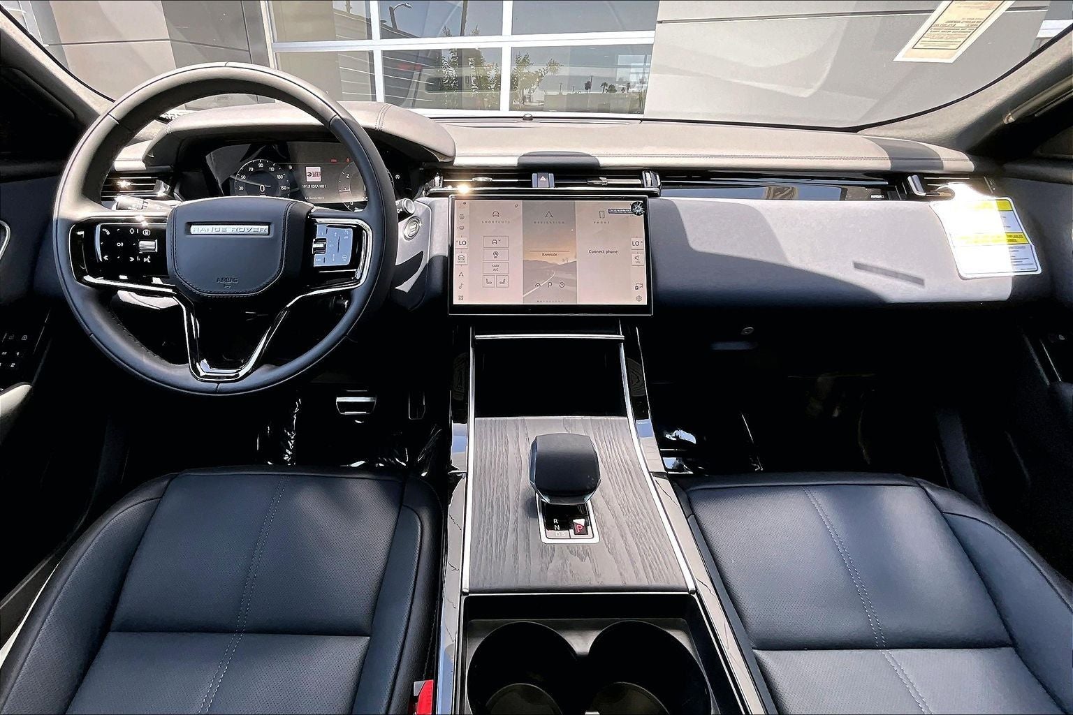 2026 Land Rover Range Rover Velar Dynamic SE
