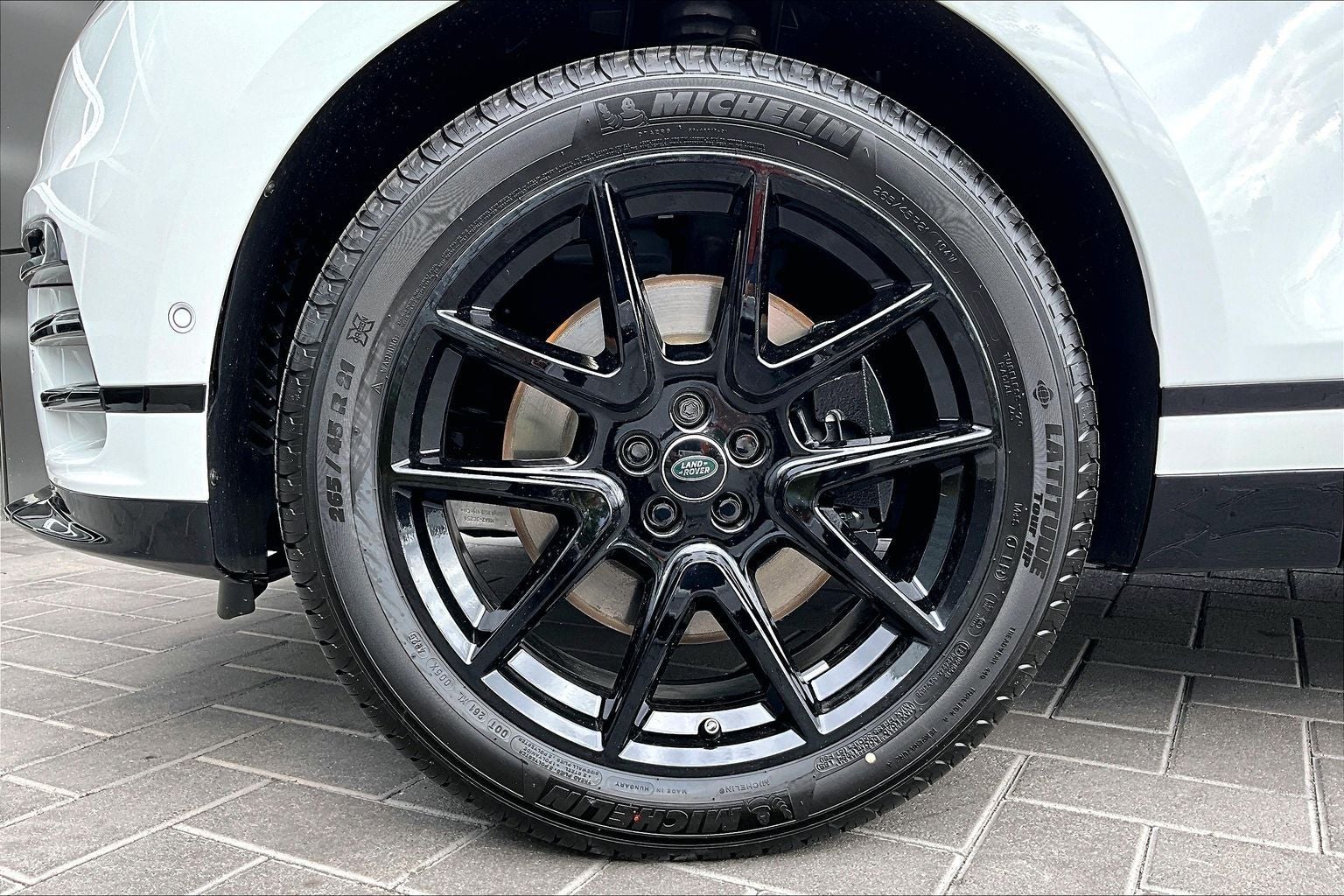 2026 Land Rover Range Rover Velar Dynamic SE