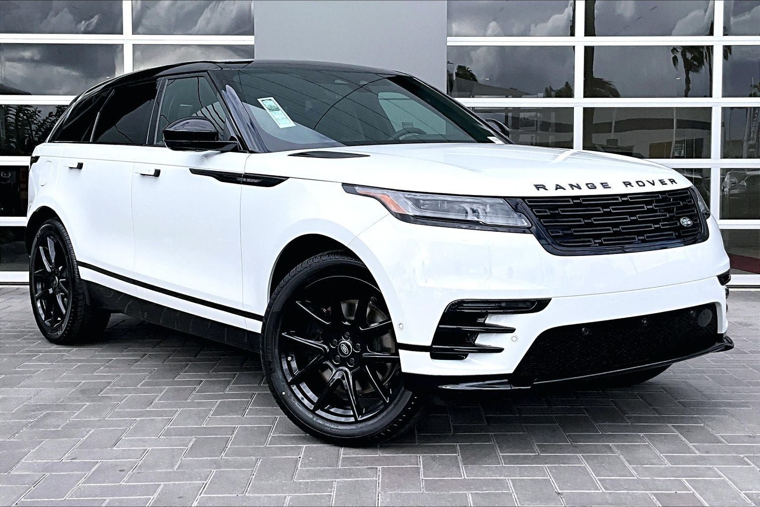 2026 Land Rover Range Rover Velar Dynamic SE