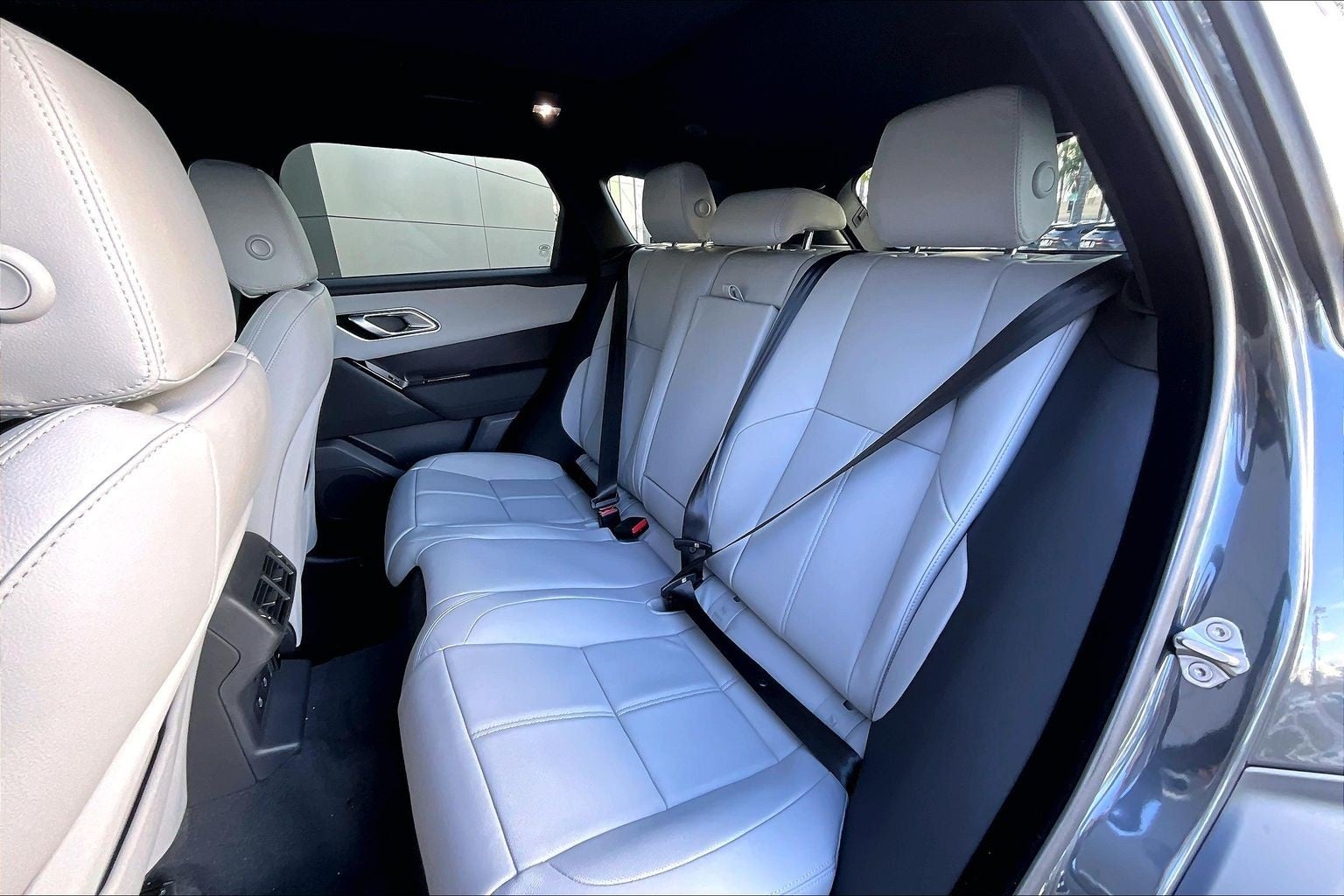 2026 Land Rover Range Rover Velar Dynamic SE