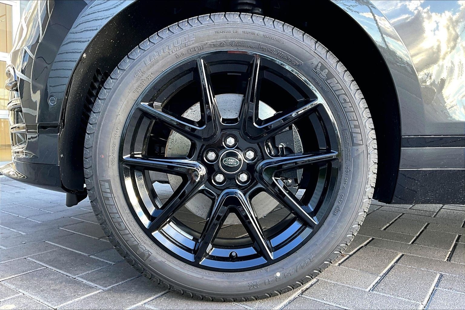 2026 Land Rover Range Rover Velar Dynamic SE