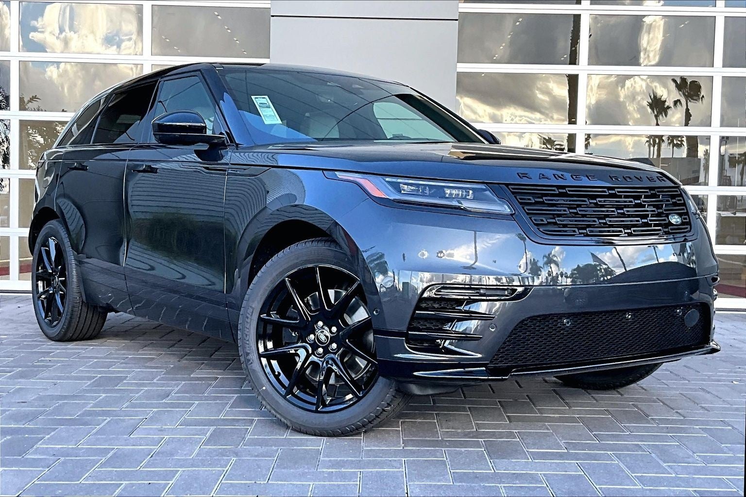 2026 Land Rover Range Rover Velar Dynamic SE