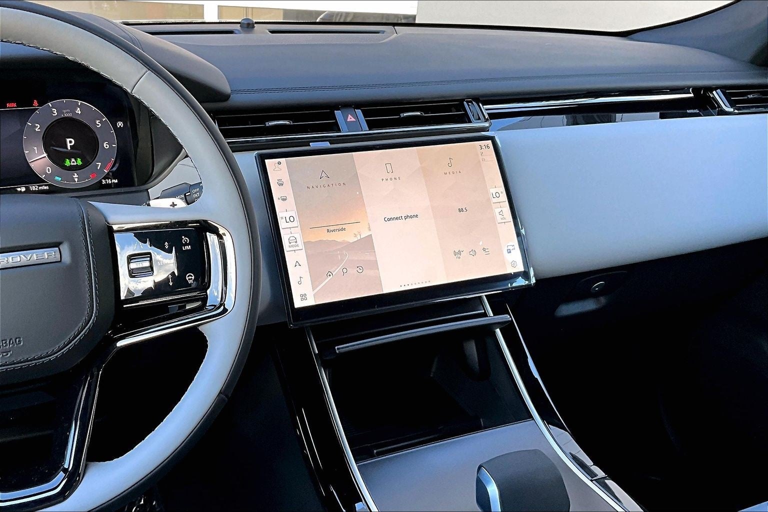 2026 Land Rover Range Rover Velar Dynamic SE