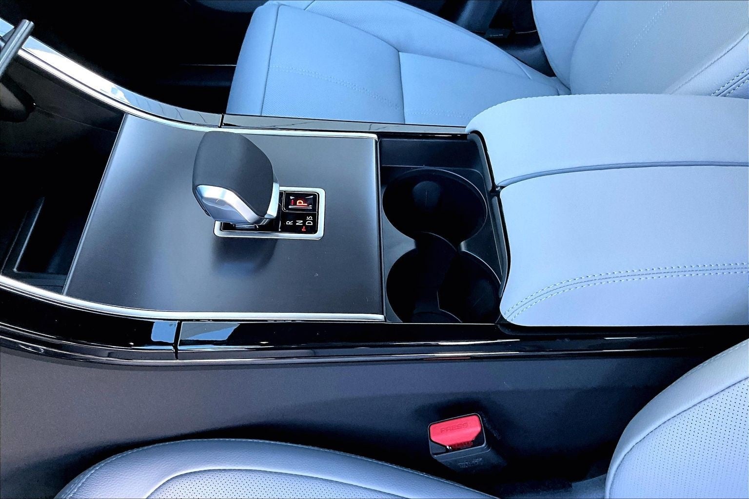 2026 Land Rover Range Rover Velar Dynamic SE