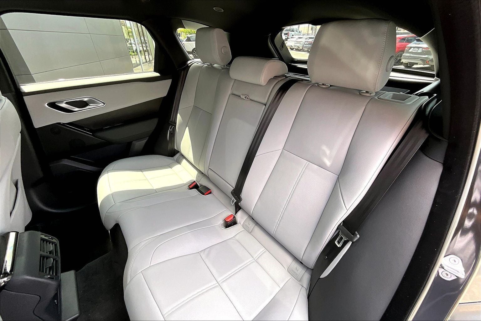 2026 Land Rover Range Rover Velar Dynamic SE