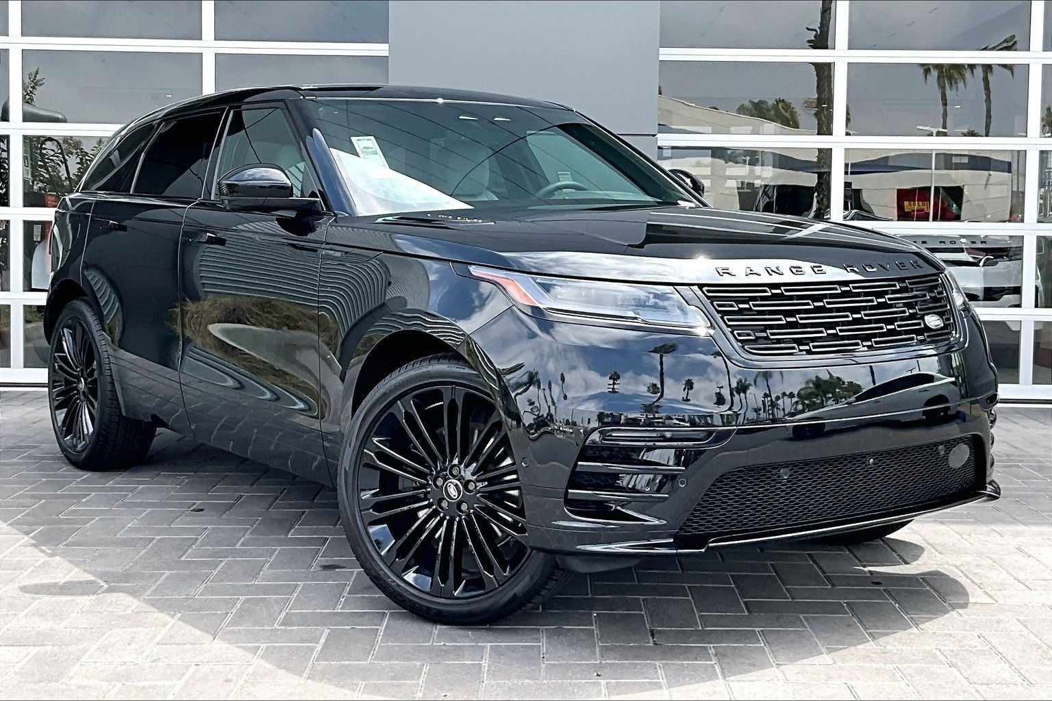 2026 Land Rover Range Rover Velar Dynamic SE