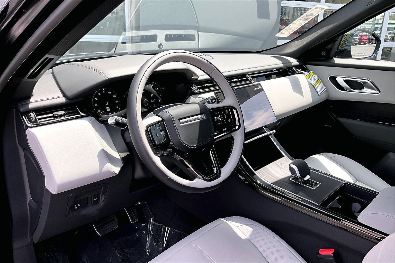 2026 Land Rover Range Rover Velar Dynamic SE
