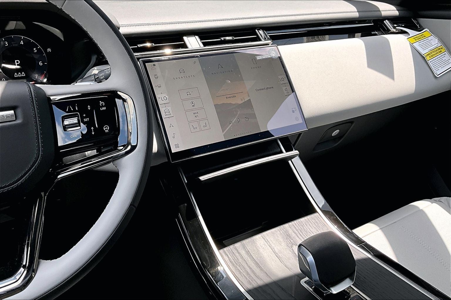 2026 Land Rover Range Rover Velar Dynamic SE