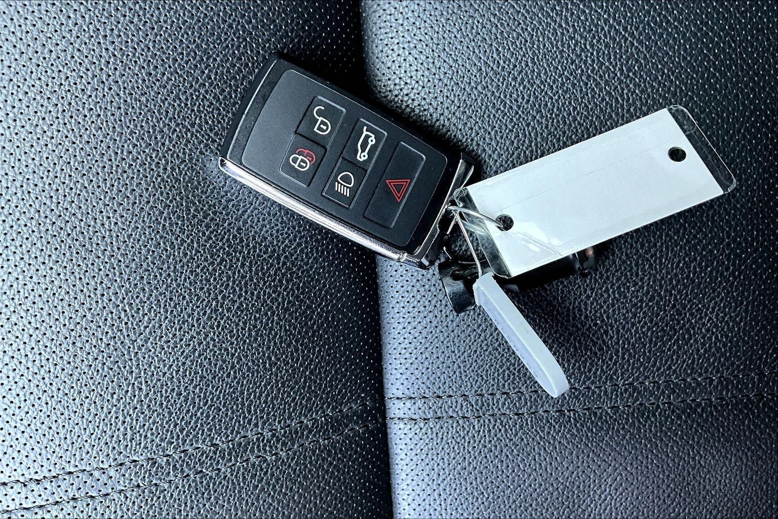 2026 Land Rover Range Rover Velar Dynamic SE