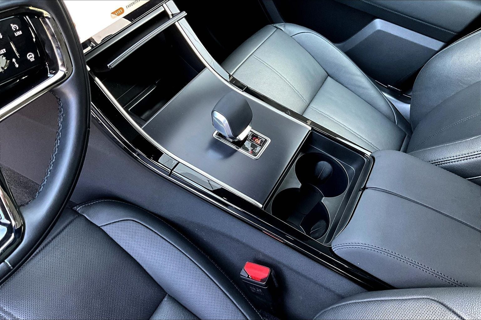 2026 Land Rover Range Rover Velar Dynamic SE