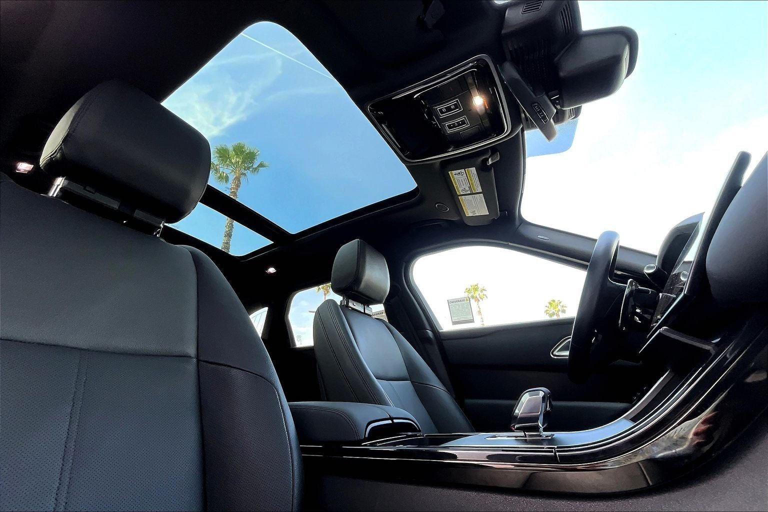 2026 Land Rover Range Rover Velar Dynamic SE