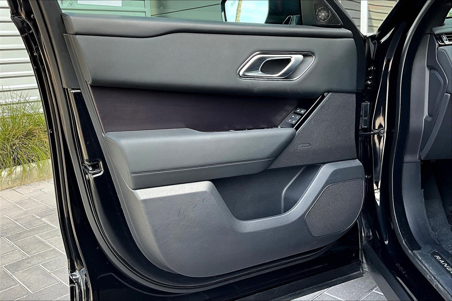 2026 Land Rover Range Rover Velar Dynamic SE